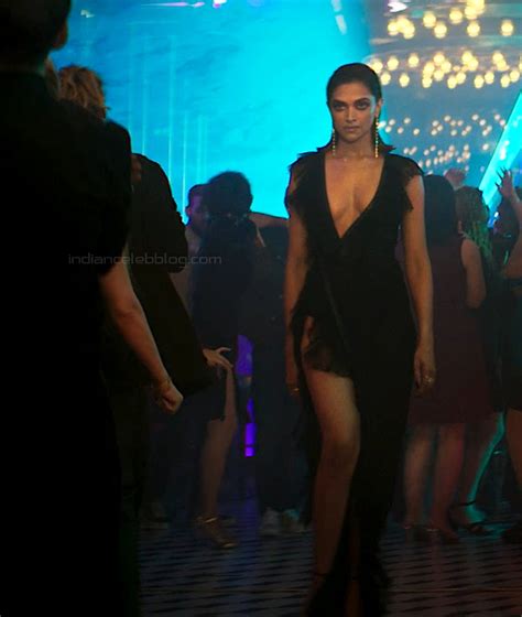 Deepika Padukone Srk Pathaan Hot Legs Cleavage Hd Stills Starcelebblog