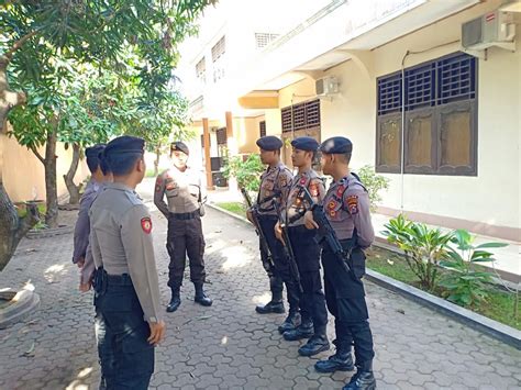 Ditsamapta Polda Banten Lakukan Pengamanan Di Kantor Bawaslu