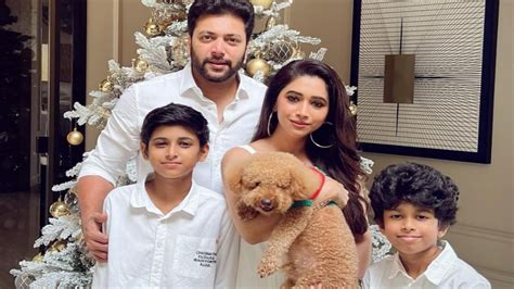 Jayam Ravi Deletes Photos With Wife Aarti Kids Aarav And Ayaan From