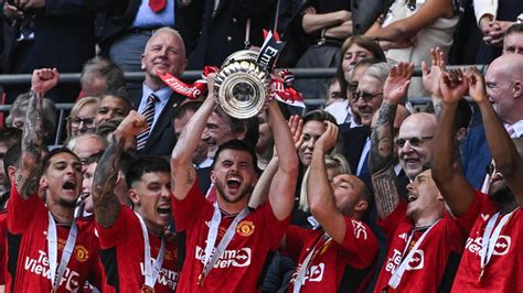 Perdana Manchester United Kawinkan Trofi Juara Piala FA Tim Putra Dan