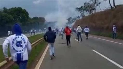 IMAGENS FORTES Torcidas Organizadas De Palmeiras E Cruzeiro Brigam