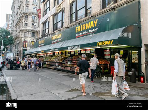 Upper High Street Broadway Hi Res Stock Photography And Images Alamy