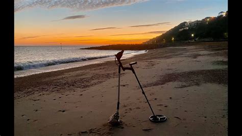 Metal Detecting Along Folkestone Beach And Back Out With The Deus