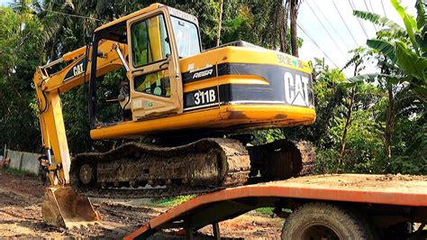 How To Loading Cat 311b Excavator Onto Trailer ভেকু গাড়ি লোবেটে