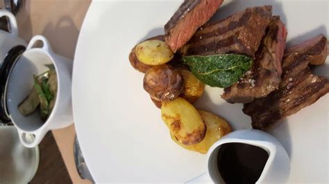 Faux Filet De Boeuf Angus Po L E Dartichauts La Roquette Et Pommes