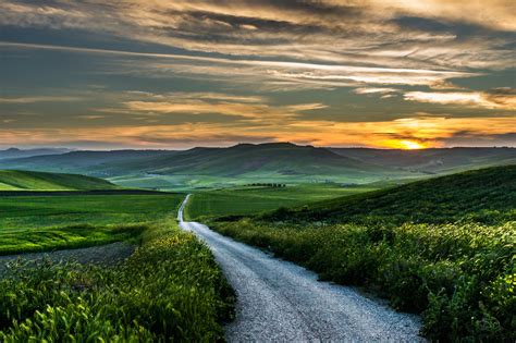 Sfondi Luce Del Sole Paesaggio Montagne Tramonto Italia Collina