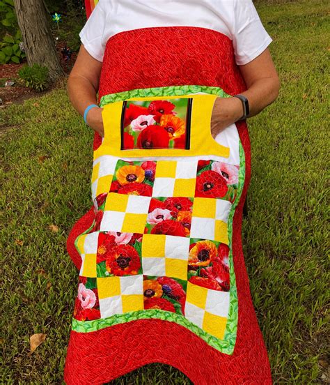 Poppies Lovie Lap Quilt With Pockets