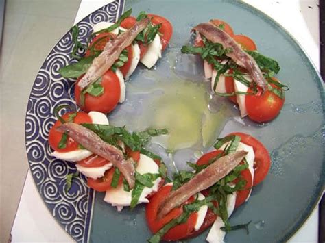 Salade De Tomates Mozzarella Basilic Et Anchois