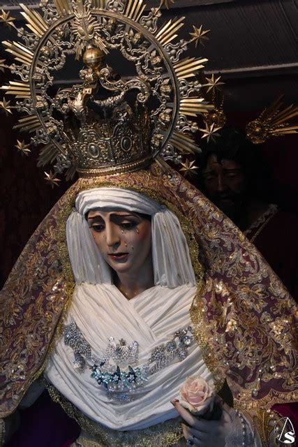 Galer A Besamanos A La Virgen De La Soledad De La Barriada De Los