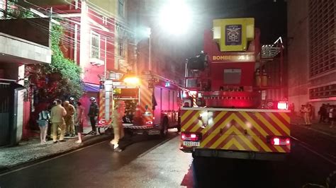 Incêndio atinge restaurante Café Mafalda no Centro de Curitiba