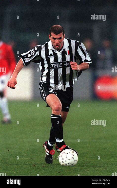 ZINEDINE ZIDANE JUVENTUS 21 April 1999 Stock Photo - Alamy