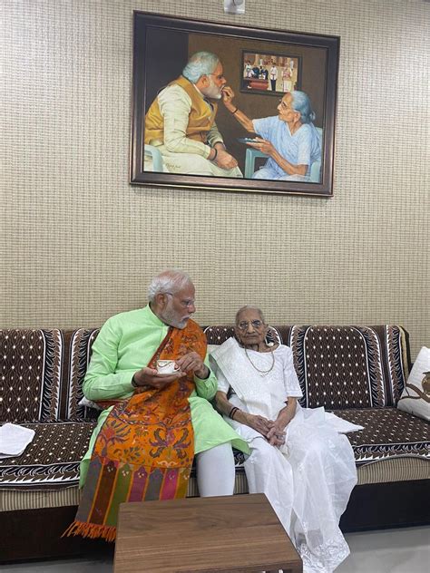 Pm Modi Takes Mother Heerabens Blessings Ahead Of Phase 2 Of Gujarat