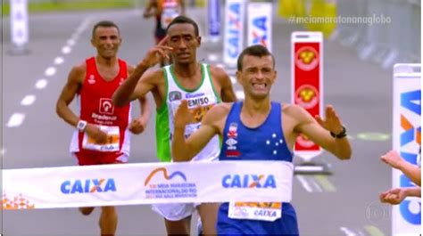 V C Garanhuns FORÇA DE UM LEÃO Atleta que venceu Meia Maratona do Rio