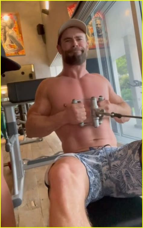 Chris Hemsworth S New Shirtless Workout Video Shows Off His Incredible