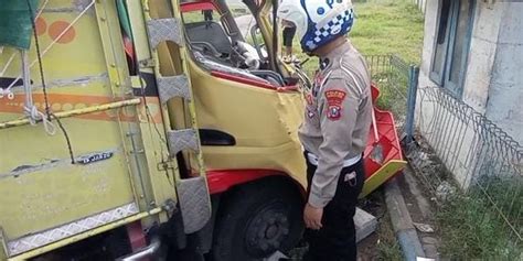 Berita Harian Kecelakaan Bus Mira Terbaru Hari Ini Kompas