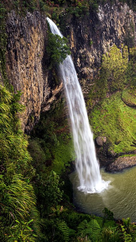 Bridal Veil Falls Wair Inga Plunge Waterfall Along The Pakoka River