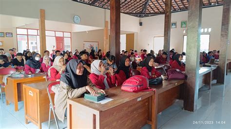 MAHASISWA UMY PRAKTIKUM LAPANGAN DI KALURAHAN PLERET Kalurahan Pleret