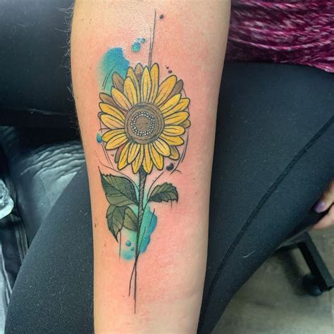 Watercolor Sunflower Tattoo In 2020 Watercolor Sunflower Tattoo