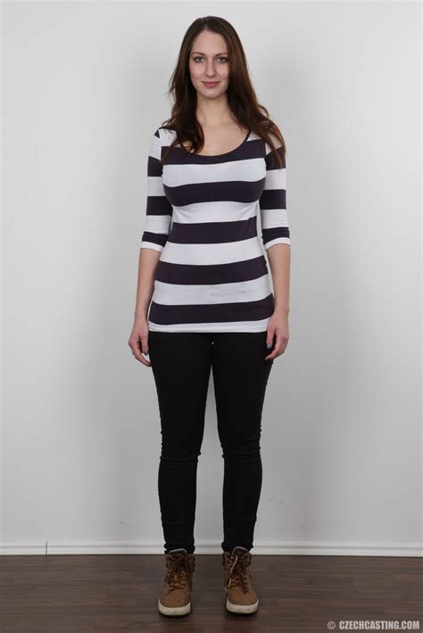 Amateur Model Tereza Undresses To Model In The Nude For First Time CoedCherry