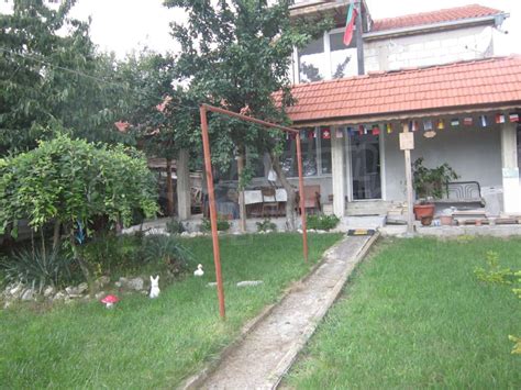 Къща в гр. Варна, кв."Виница" за продажба. Две къщи с двор на 5 км от ...