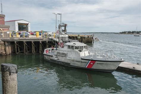 Us Coast Guard 47 Foot Motor Lifeboat Menemsha Leaving New Bedford