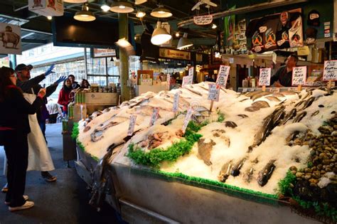 Workers Pike Place Fish Market Throwing Fish Stock Photos - Free ...