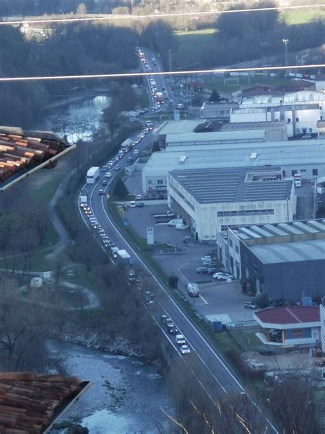 Incidente A Ponte Nossa Cinque Persone Ferite Traffico Bloccato