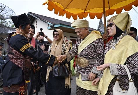 Tradisi Batagak Pangulu Di Minangkabau ANTARA Foto