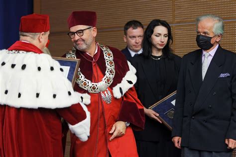 Inauguracja Nowego Roku Akademickiego Na Umcs Wr Czono Medale I