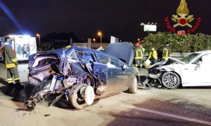 Scontro Tra Due Auto In Milano Meda Sei Persone Coinvolte Prima Monza