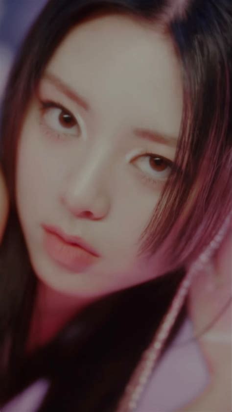 Itzy Guess Who Concept Film Day Ver Yuna Youtube