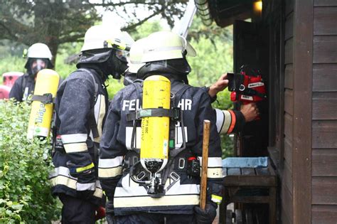 Feuerwehr L Scht Brand In Kleingartenanlage Tiefenlachen In Peiting