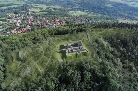 Rewitalizują ruiny lanckorońskiego zamku Już napotkano na kilka