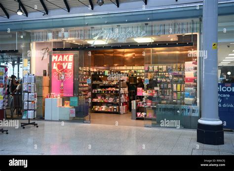 Newcastle Station shop Stock Photo - Alamy