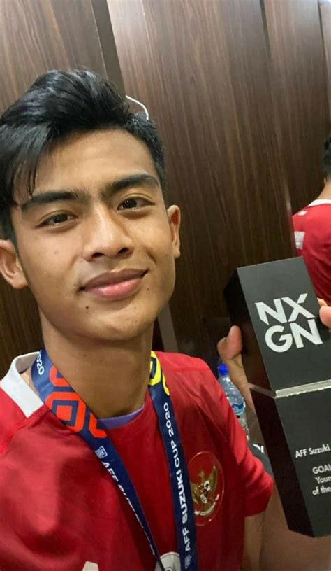 Pin Oleh Hendrikcp Motor Di ARHAN Orang Sepak Bola Penyimpanan Foto