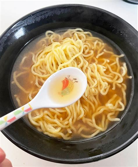 業務スーパーの「ラーメンスープ」で作る醤油ラーメンが超コスパ！好きな量を食べられるからダイエット中の人にも良いかも？