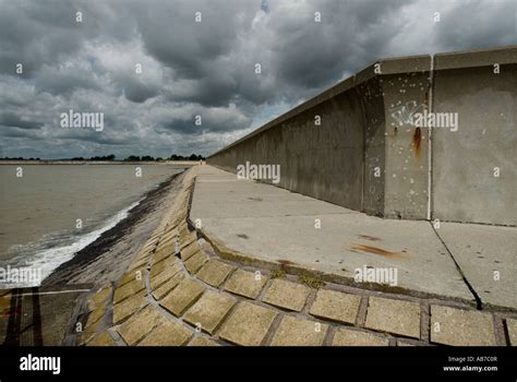 Canvey Island Essex England The Sea Wall Flood Defences 2007 Stock