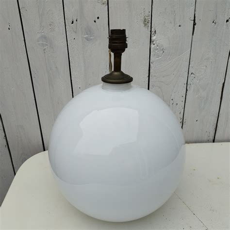 Pied De Lampe En Opaline Blanche Design S Vintage Acolytes Antique