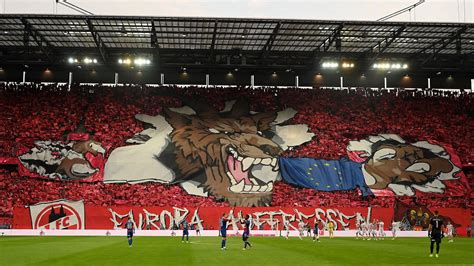 W Rdig Zur Ck In Europa K Ln Fans Begeistern Mit Gewaltiger Choreo N