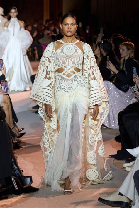 祖海慕拉 Zuhair Murad 2023春夏高级定制秀 Couture Spring 2023 天天时装 口袋里的时尚指南