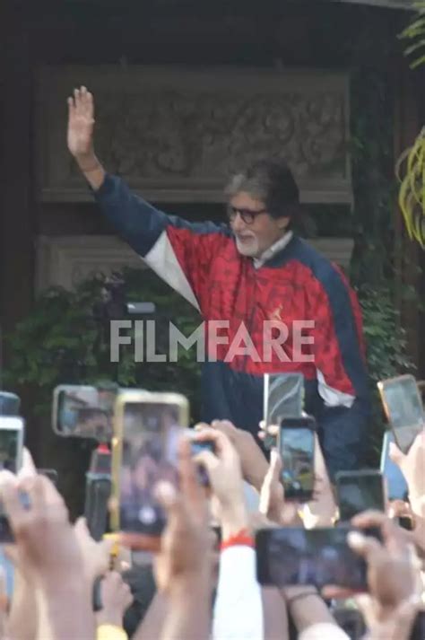 Amitabh Bachchan Greets A Sea Of Fans Pics Filmfare