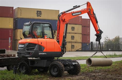 Nueva Excavadora De Ruedas Doosan De Toneladas Conforme Con La Fase