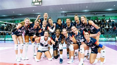 Volley A1 Femminile La Reale Mutua Fenera Chieri Non Perde La Pazienza