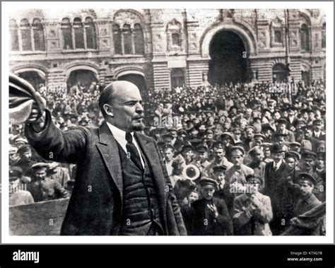 LENIN discurso público multitudes foto histórica de la Revolución rusa