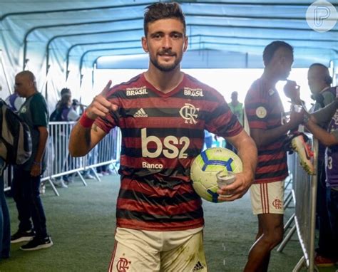 Foto Arrascaeta é jogador do Flamengo e joga na posição de meio de