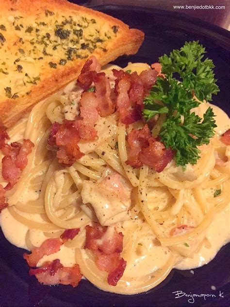 Spaghetti Carbonara And Garlic Bread