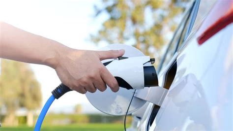 Es posible cargar el coche eléctrico con paneles solares