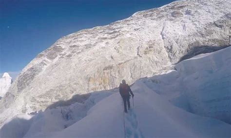 Lobuche East Vs Island Peak Which One To Go For