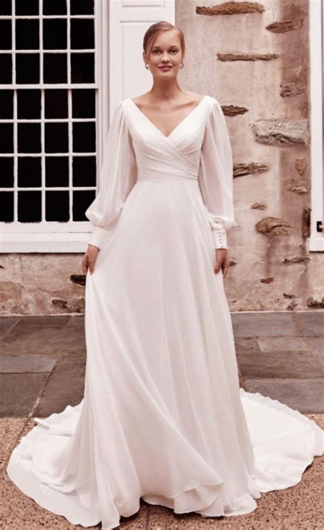 Styles For Your Chic Moody Fall Wedding Fabulous Frocks Bridal