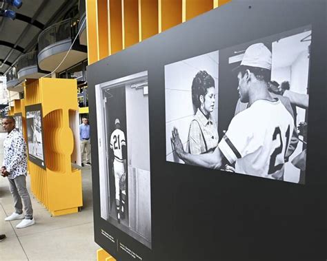 Roberto Clemente memorial unveiled near site of plane crash - oggsync.com